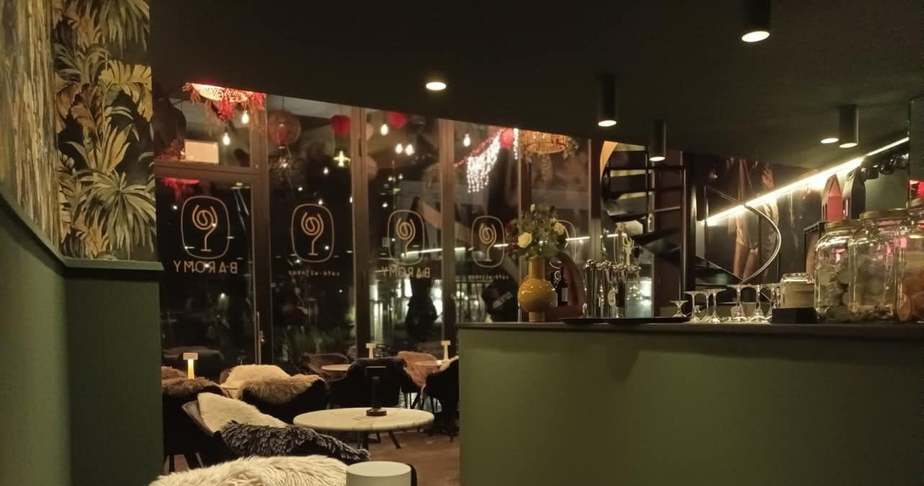 Wijnbar Baromy - interieur (vergroot foto)