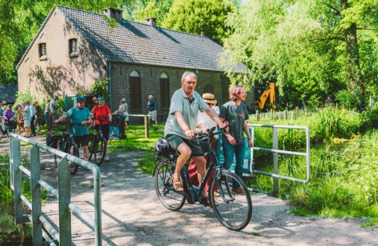  (vergroot foto)